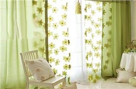 選擇窗簾色調(diào)有講究，炎炎夏日給你不一樣的清涼