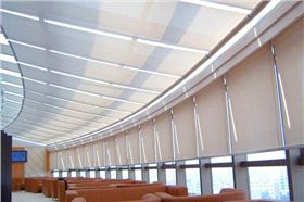 辦公室適合使用哪種窗簾？其優(yōu)缺點都有啥？