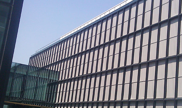 上海羅氏制藥室外電動卷簾