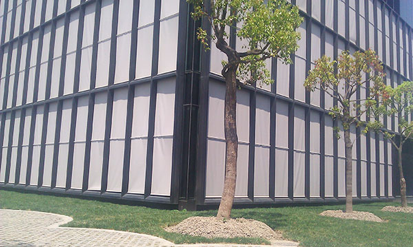 上海羅氏制藥室外電動卷簾